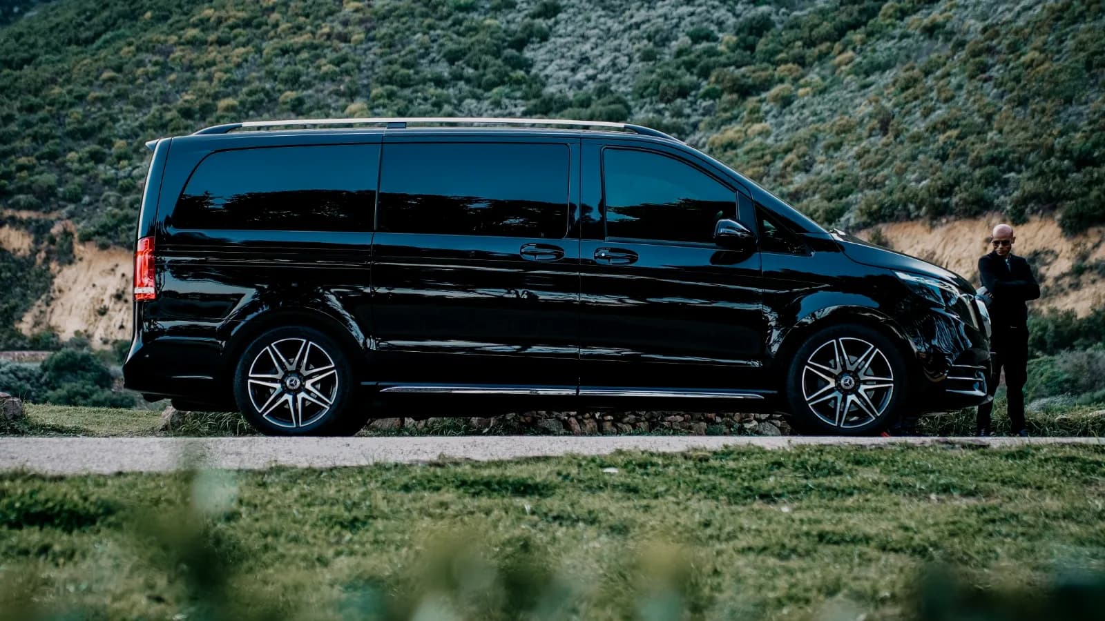 Mercedes-Benz V-Class — Side profile view, Cape Town